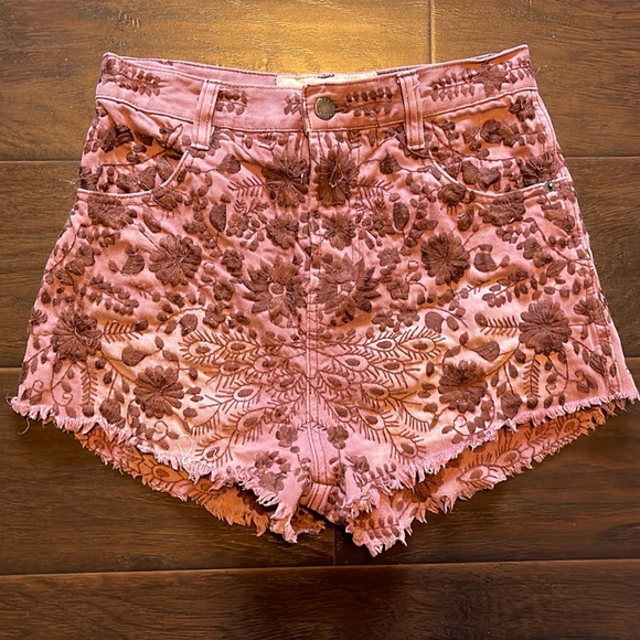 Free People Pants - Free people shorts. Size 26. Embroidered floral flowers. mauve